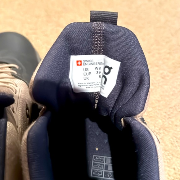 ON CLOUD NWOB Hi Top Waterproof Hiking Boots Sz 8 Sand and Dk Brown NEW - Picture 9 of 10